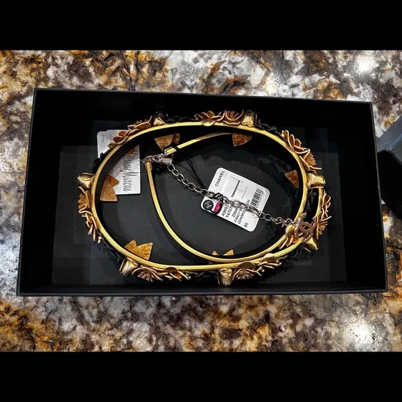 CHANEL | Accessories | Chanel Gold Flowers Leather Belt  display picture 2